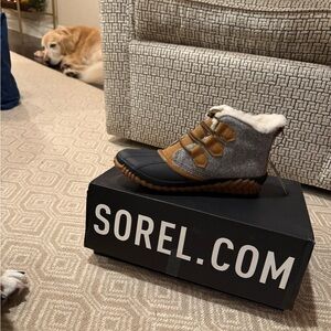 Sorel Waterproof Tan and Gray Ankle Boots
